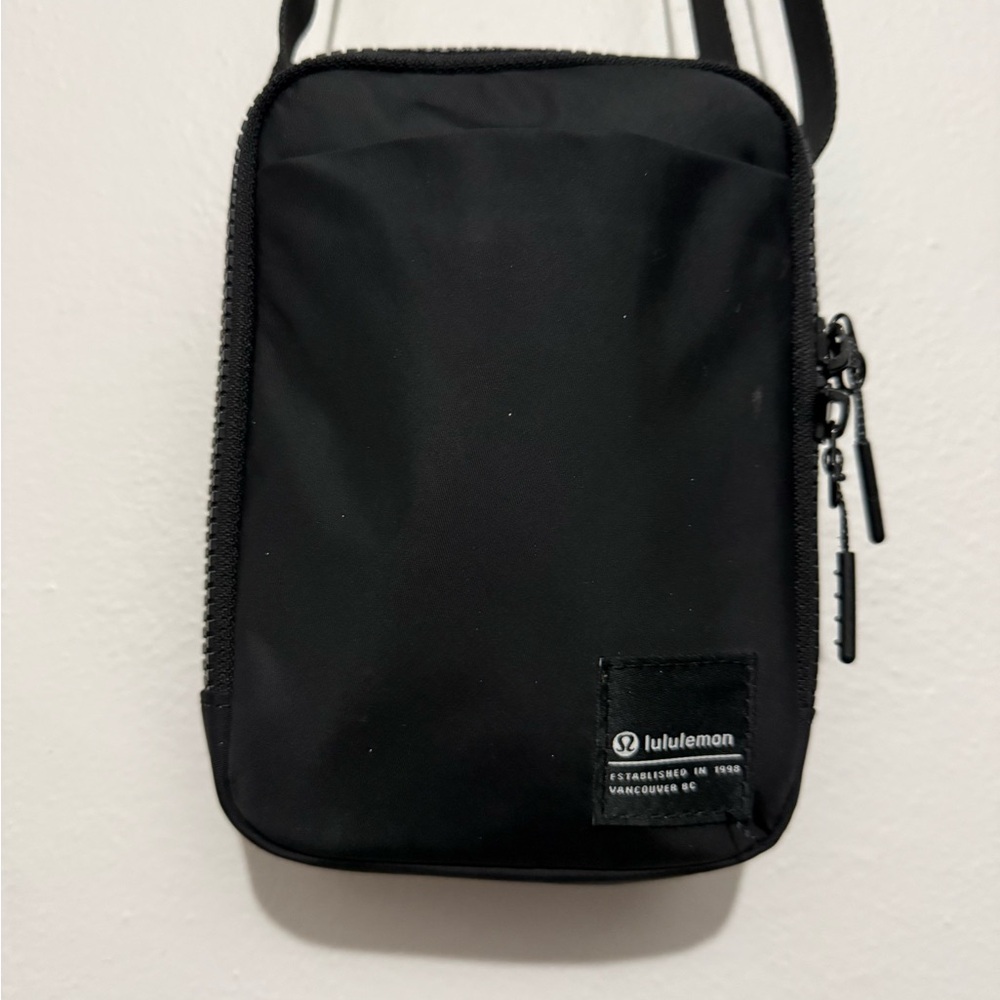 lululemon black mini crossbody bag zip pouch travel festival lightweight $25